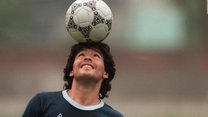 Debut, apogeo y despedida: Un resumen de la vida de Maradona en 12 fotografías