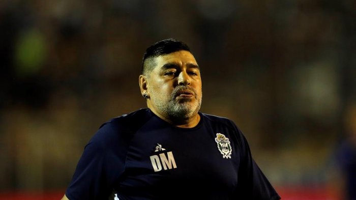 Trasladan cuerpo de Maradona a la morgue para realizar autopsia