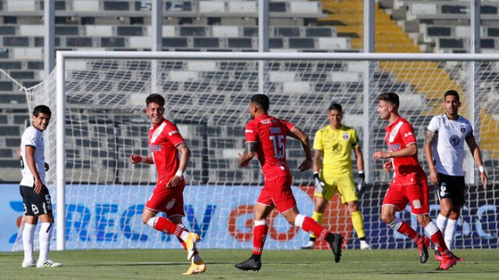Colo Colo se hunde en el fondo: Perdió con Curicó y quedó al borde del descenso