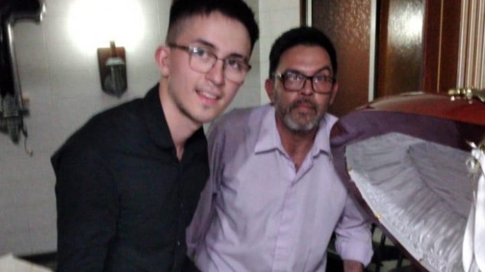 Sujeto que se fotografió con Maradona en el ataúd rompió el silencio: 