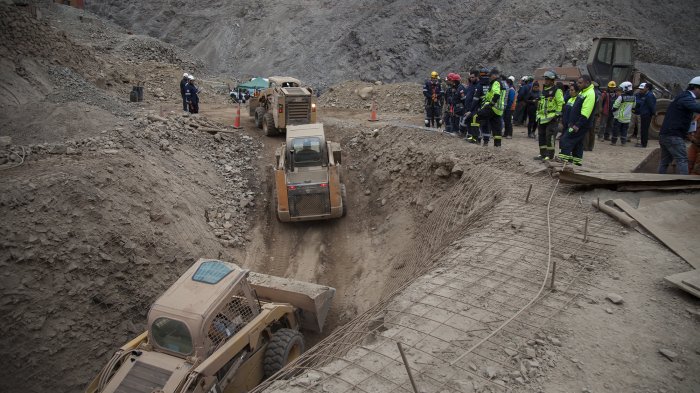 Inundación en mina de China tiene a decena de trabajadores atrapados