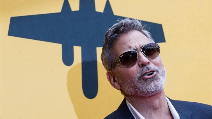 El particular método ochentero de George Clooney para cortarse el pelo: Incluye una aspiradora