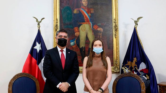 Camila Flores pidió a Desbordes que no se intervenga el sistema de pensiones de las FF.AA.