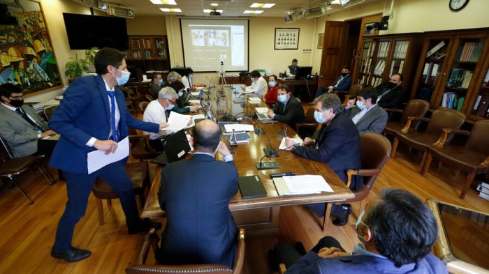Comisión de Trabajo aprobó indicación de retiro forzoso para deudores de pensión