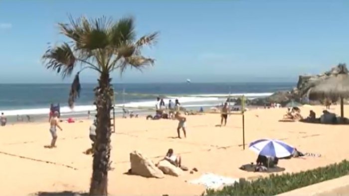 Ahora que el sol empezará a pegar fuerte: ¿Cómo usar el protector solar con mascarilla?