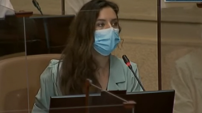 Segundo 10%: Camila Vallejo llama al gobierno a dejar de 