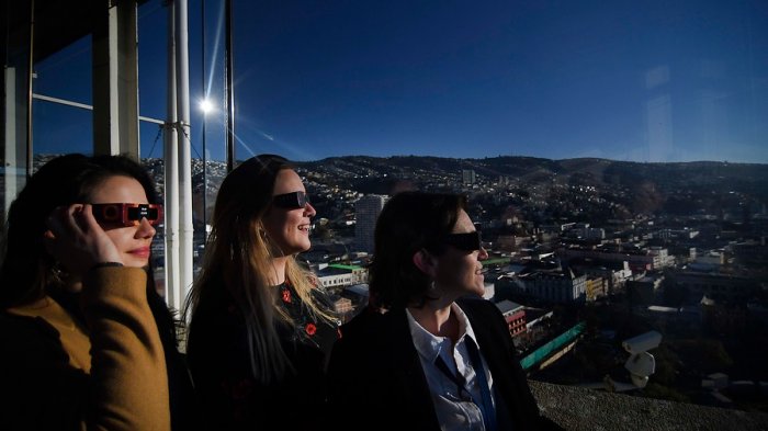 Entregarán 300 mil lentes gratis en Los Ríos para ver el eclipse