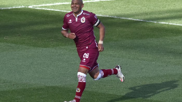 Con golazo del Chupete: La Serena superó a Iquique y le mete presión a Colo Colo