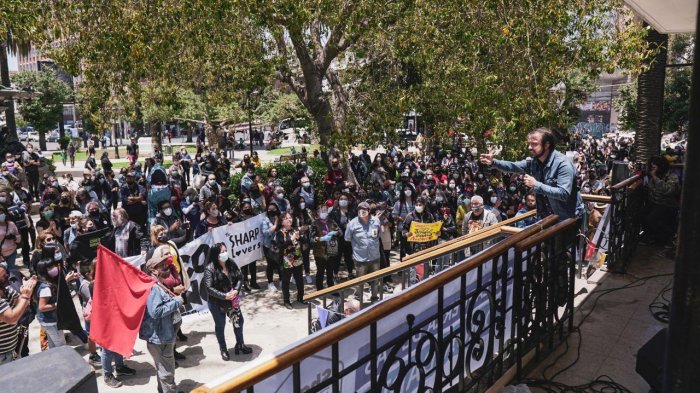 Jorge Sharp reunió 1.700 firmas en su primera convocatoria para la reelección como independiente