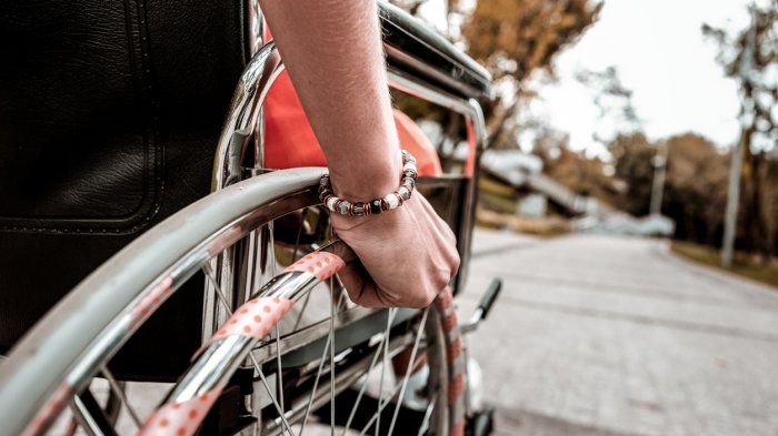 Mujer quedó parapléjica tras ser atacada por su ex esposo: Planificó un falso asalto para asesinarla