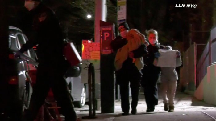 Niña de 6 años salvó a su madre apuñalada por su novio llamando a la policía