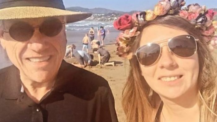 “Fuimos irresponsables”: El meaculpa de la mujer que se fotografió con el presidente sin mascarilla