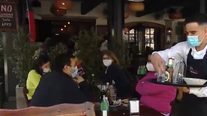 Ingresos reducidos al 50% y miedo por puestos laborales: El drama del sector gastronómico tras regreso a Fase 2