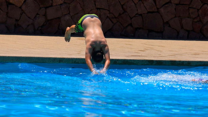 Transición: Daza dice que condominios deberán decidir si abren o no sus piscinas durante el fin de semana