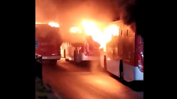 Queman buses del sistema RED en Estación Central
