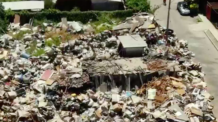 Casa convertida en basural preocupa a los vecinos: El hombre tiene síndrome de Diógenes y ha provocado incendios