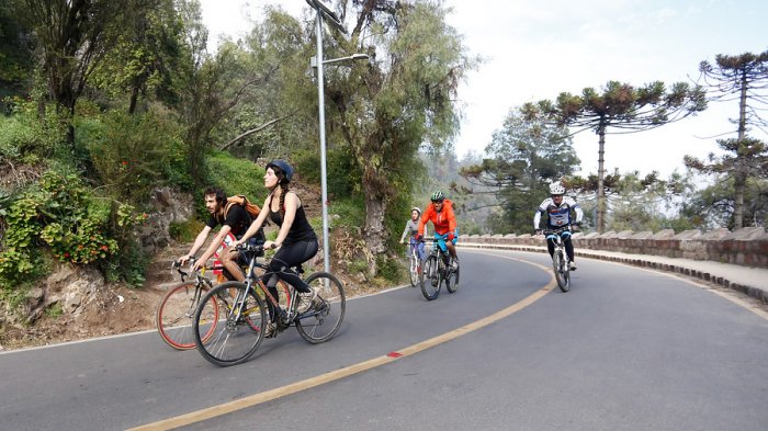 Viajaron 300 kilómetros en bicicleta para ver el eclipse: Fueron devueltos por no tener salvoconducto