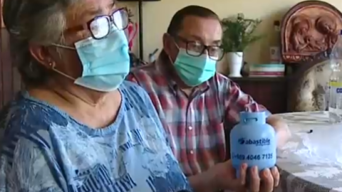 Conmovedora cadena solidaria para ayudar a los abuelos asaltados: Un niño le regaló su alcancía