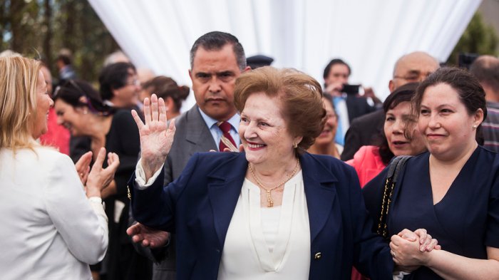 Fotografía de Lucía Hiriart celebrando sus 98 años muestra su actual estado de salud