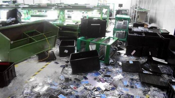 Trabajadores saquearon la fábrica de Iphones en la que trabajaban acusando explotación laboral
