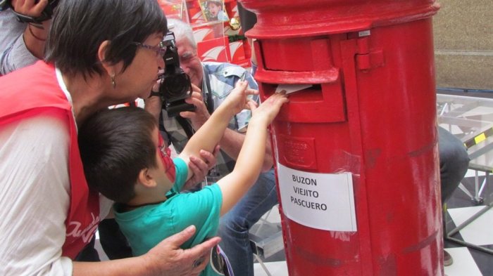 Tradicional campaña de navidad: Más de 6 mil cartas al Viejo Pascuero ha recibido Correos de Chile