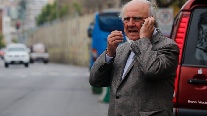 Agustín Squella tras cuestionamientos: “Yo esperaría críticas a los planteamientos que he hecho, no a qué asados iba”