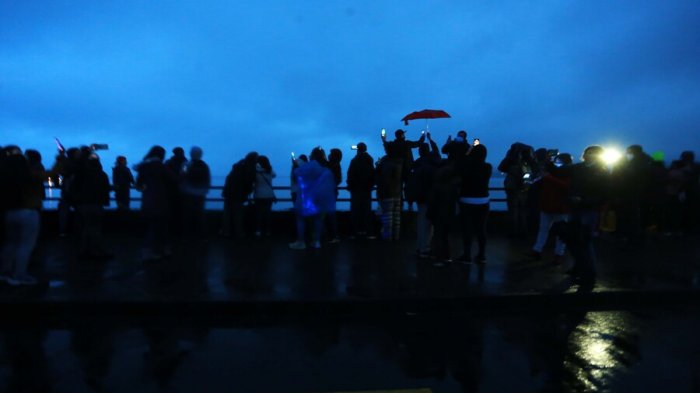 La lluvia no aguó la fiesta: Revisa cómo se vivió en el sur de Chile el eclipse total de Sol