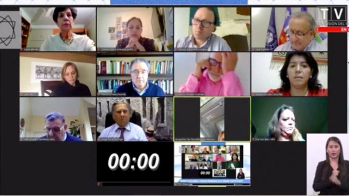 El momento en que JVR votó desde su auto en la discusión de escaños reservados