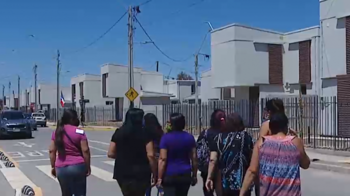 Mujeres defienden sus futuras casas ante intentos de tomas: 