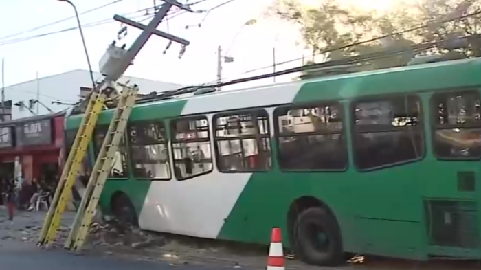 Bus del Transantiago chocó luego que su conductor fuera apuñalado
