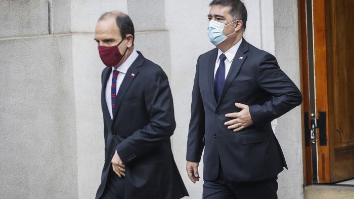 Ministros Monckeberg y Desbordes estarían ad portas de dejar el gabinete