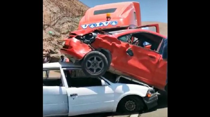 Colisión múltiple entre 11 vehículos en la ruta Iquique-Alto Hospicio deja varios heridos