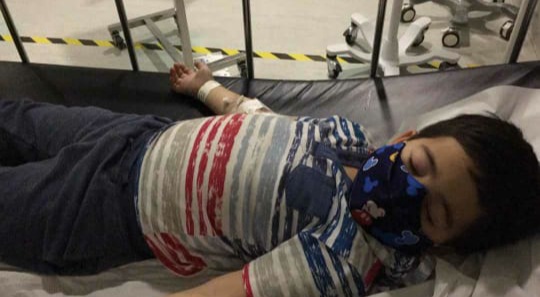 Están desesperados: Familia realiza rifas para costear tratamiento de su hijo con síndrome nefrótico