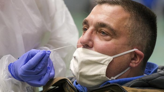 Pese a vacunaciones: OMS anticipa que próximos seis meses de pandemia serán 