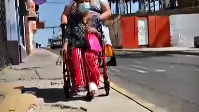 “Yo era una persona normal”: Mujer demandará a municipio de Arica tras grave accidente por vereda en mal estado