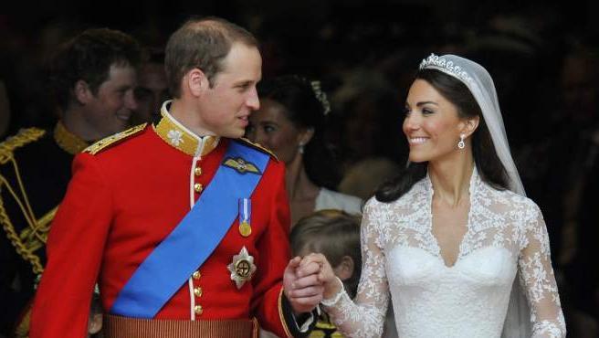 Modista que bordó vestido de bodas para Kate Middleton pasa por un difícil momento: No tiene para comer