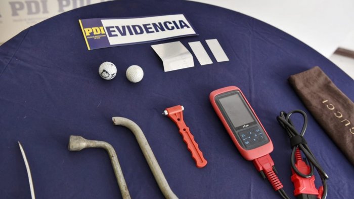 Todos mayores de edad y con amplio prontuario policial: Detienen a banda dedicada al robo de camionetas en Providencia