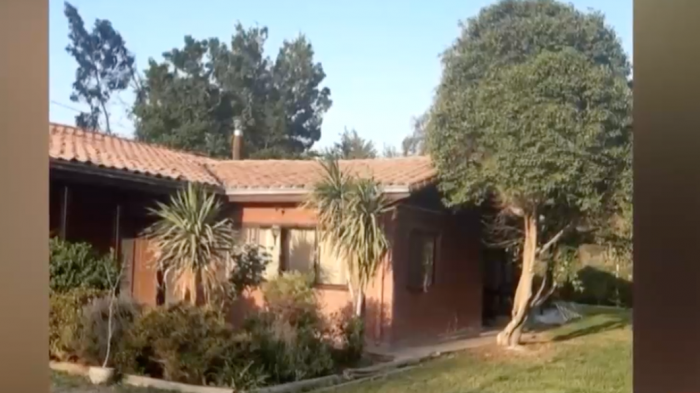 A $20 mil el número: Familia rifa una parcela con piscina, casa y todos los muebles en Batuco