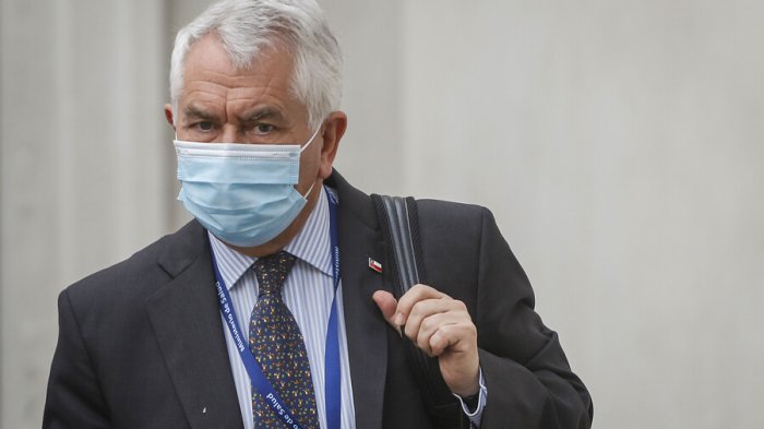 Ministro Paris por aumento de contagios: 