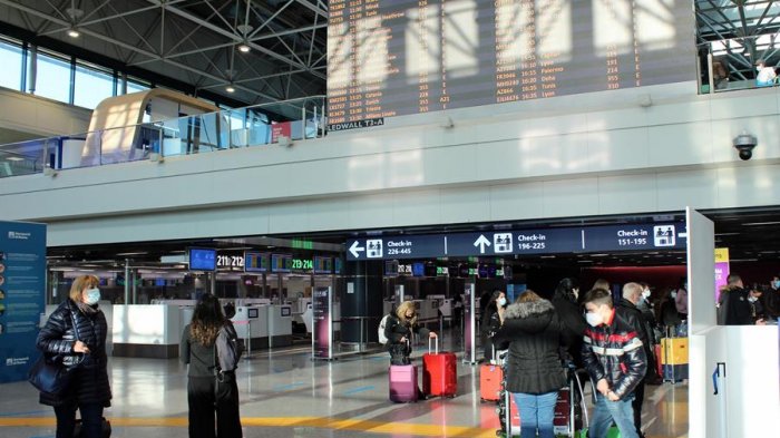 Distintos países cancelan vuelos a Reino Unido por nueva cepa de COVID-19: Estaría 