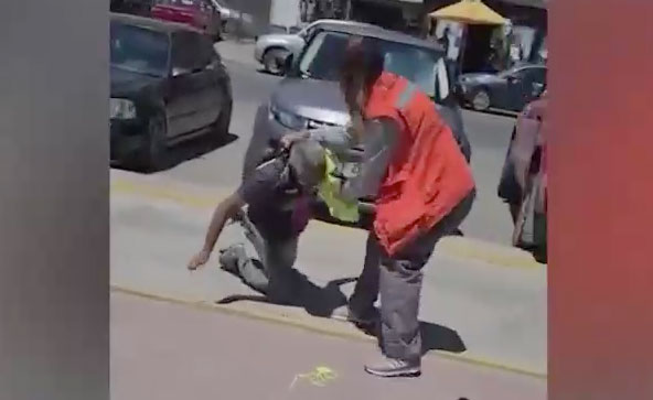 Pelea entre operadoras y un sujeto marcó el inicio del cobro de estacionamientos en Viña del Mar