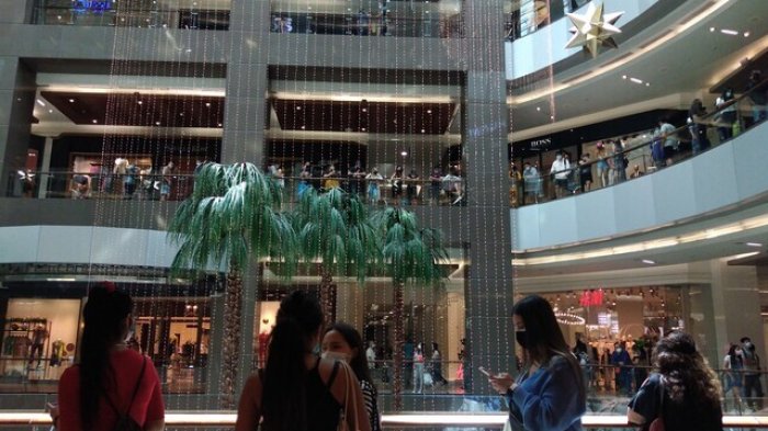 Cursan sumario contra Costanera Center en jornada de aglomeraciones previo a Navidad