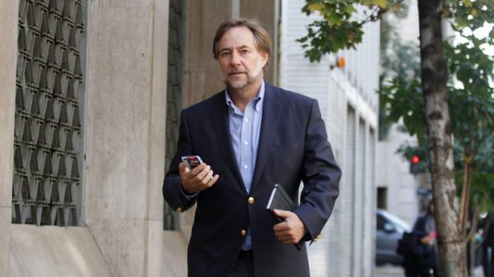 Pedro Pablo Errázuriz acusa que no pudo comprar acciones para su hija: 