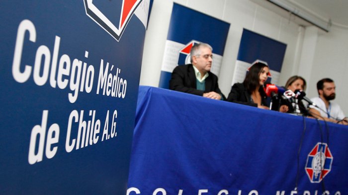La pugna entre el Colegio Médico y el gobierno por el Bono COVID-19