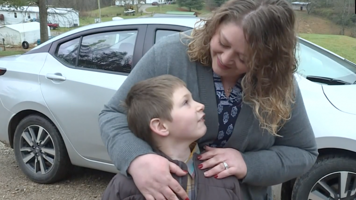 Niño de 7 años regresó a su casa en llamas para salvar a su pequeña hermana de violento incendio