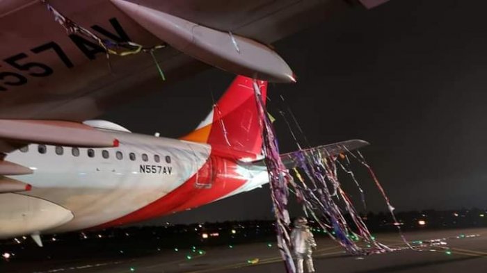 Casi terminó en tragedia: Globo pirotécnico se enredó en un avión en Colombia