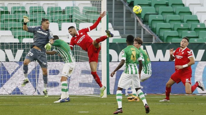 El Betis de Pellegrini igualó en el clásico ante Sevilla en el regreso de Bravo