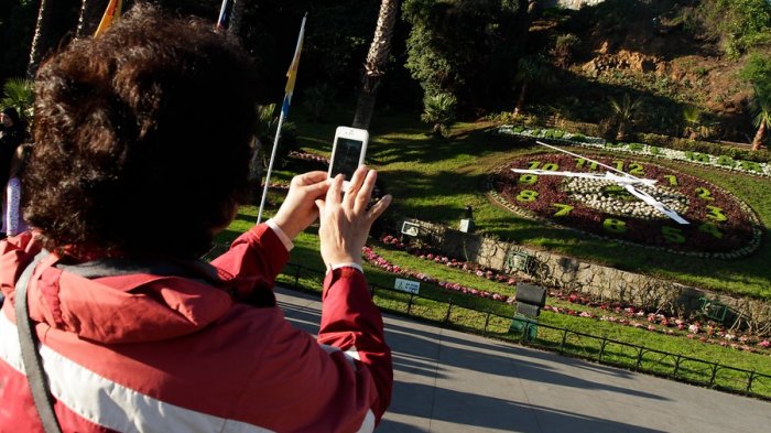 Viña del Mar: Municipio volvió a instalar las manecillas del Reloj de Flores