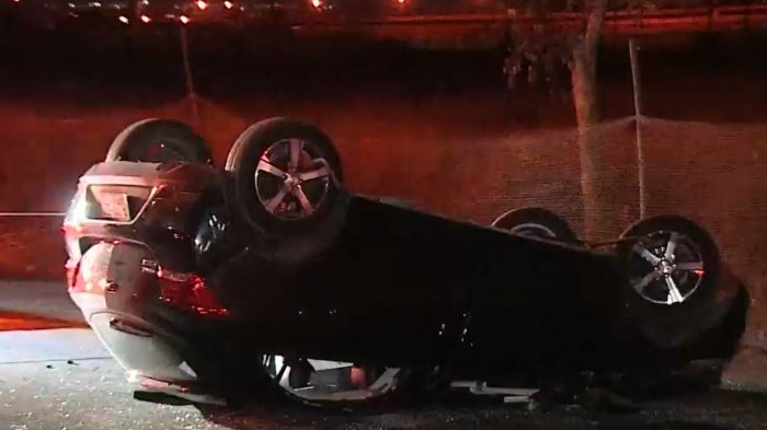 Joven de 18 años murió tras chocar a alta velocidad en Maipú: Auto impactó un poste y terminó volcado