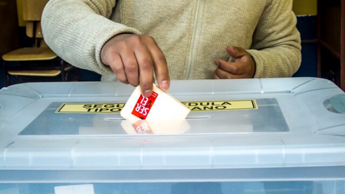 Diputados aprueban en general proyecto que habilita voto anticipado por correo